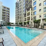Elegant 1 Bedroom In Creek Breeze 2