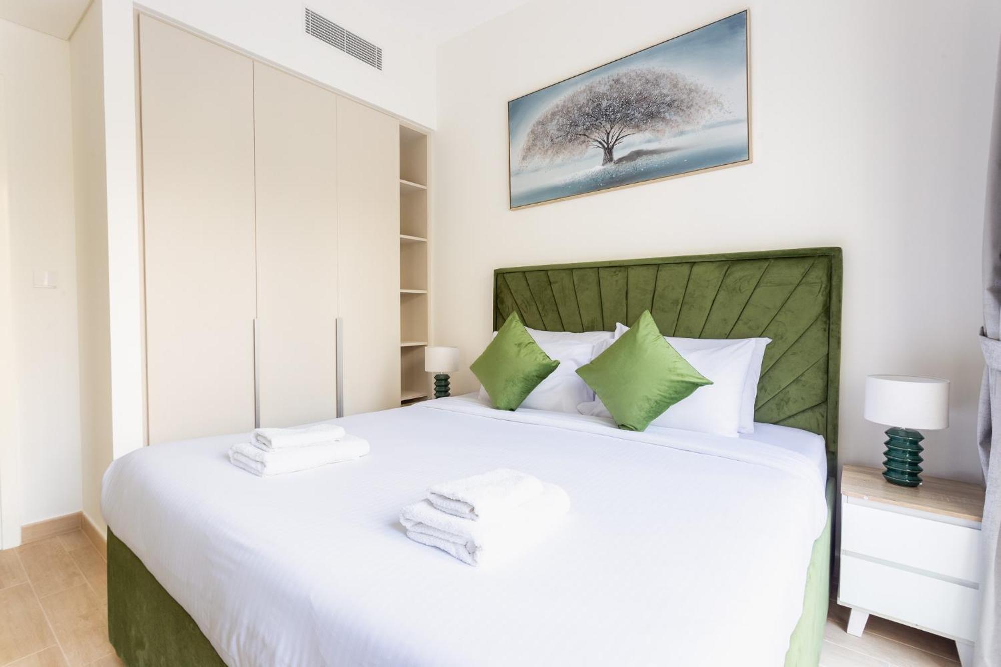 Elegant 1 Bedroom In Creek Breeze 2 * Dubai